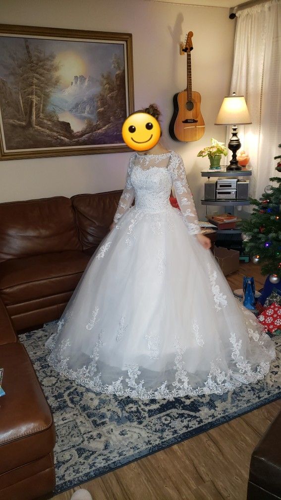 Wedding dress. Ballgown, size 4-8. NEW.