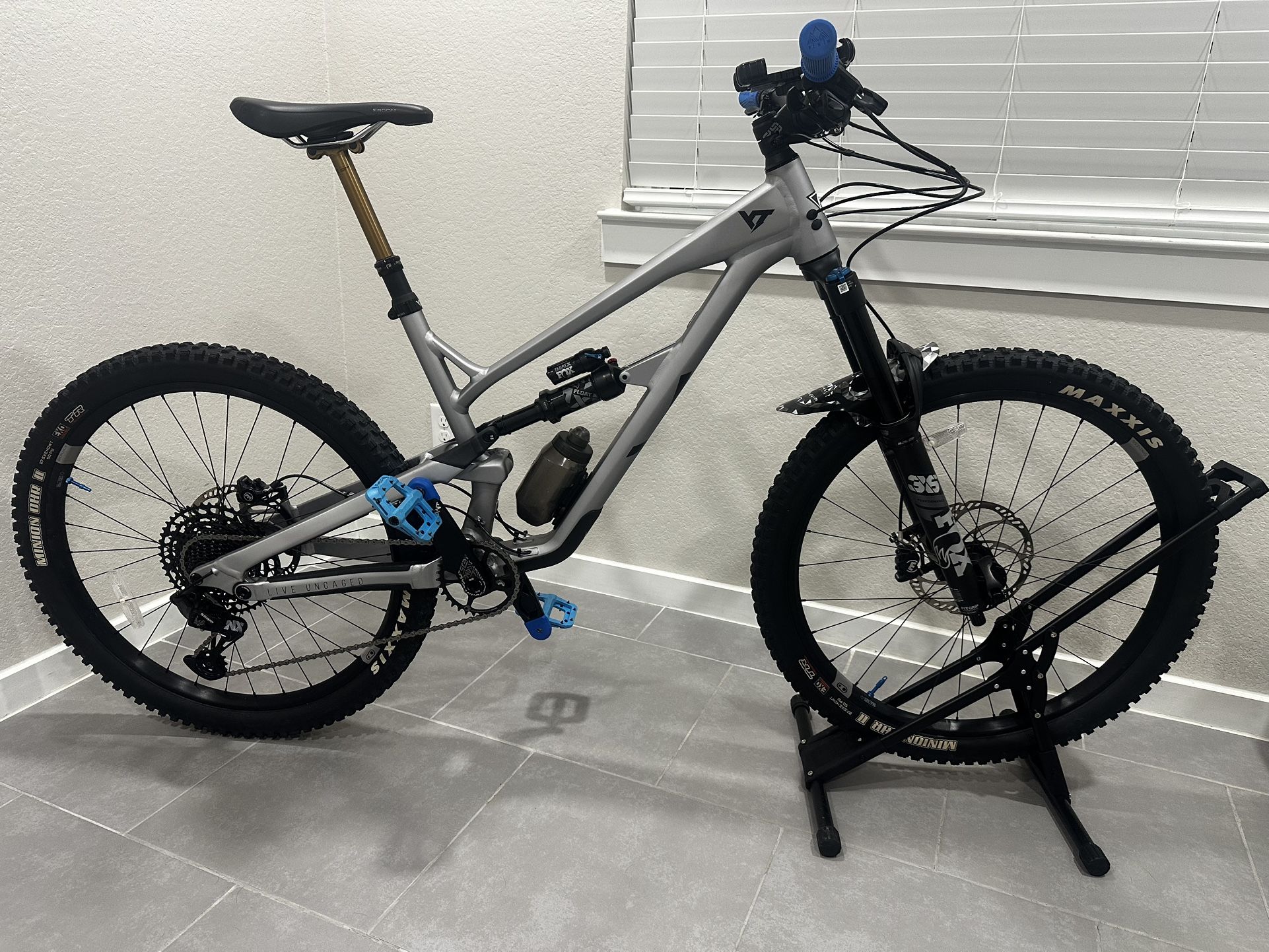Bicycle YT Jeffsy CORE 2 Metal Silver size L