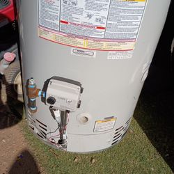WATER HEATER GAS 75" GALLON BRADFORD MINT CONDITION WITH 6 MONTH WARRANTY DELIVERY INCLUDED TOTAL PRICE $450  WE WILL GIVE A WRITTEN RECEIPT 