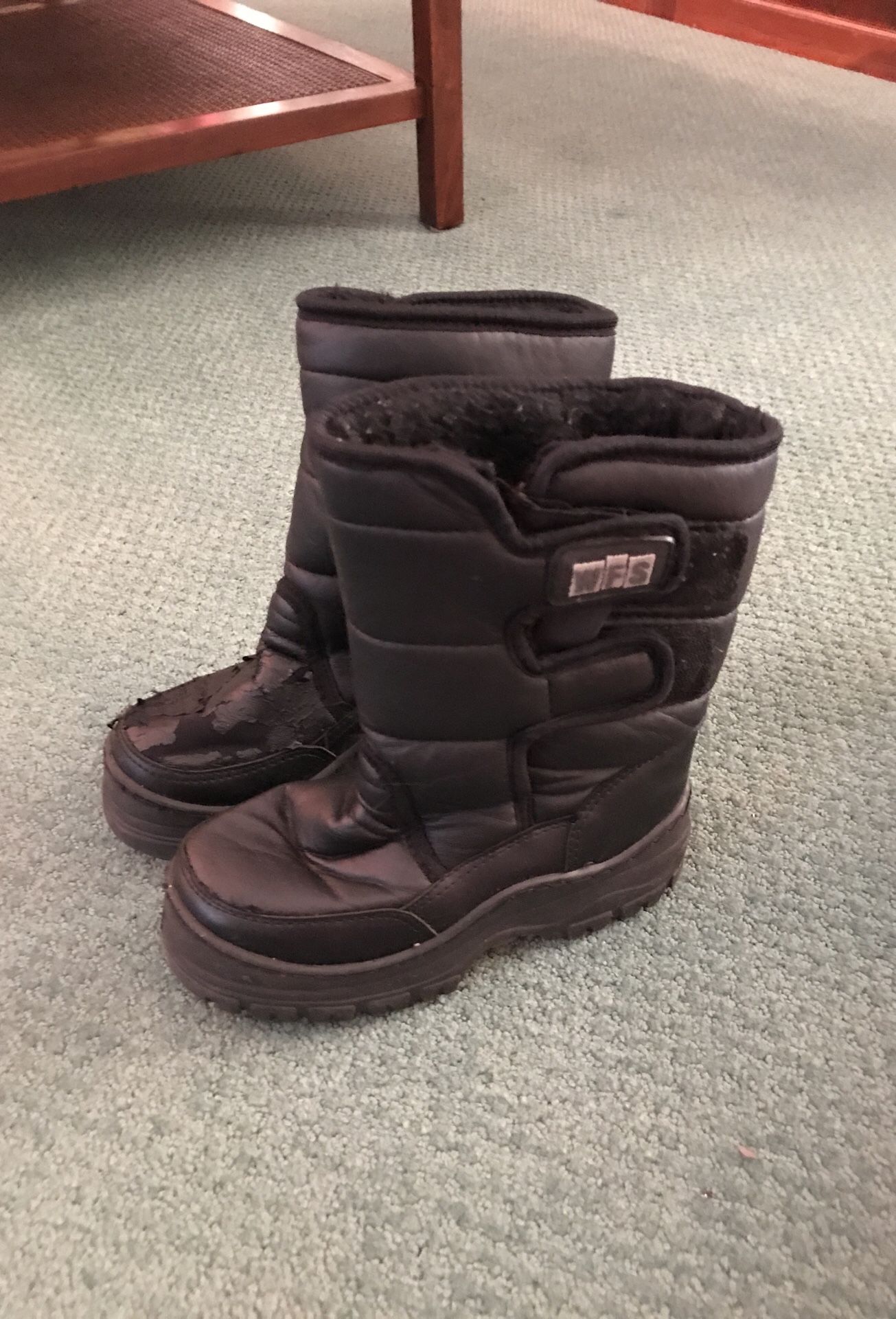 Kids Black Snow/Rain Boots In Size 2