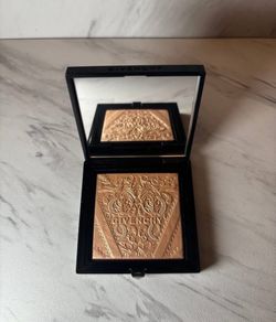 GIVENCHY HIGHLIGHTER