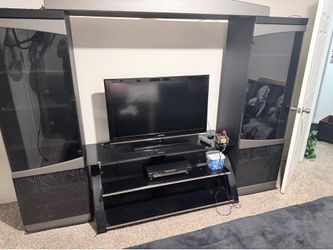 Entertainment center