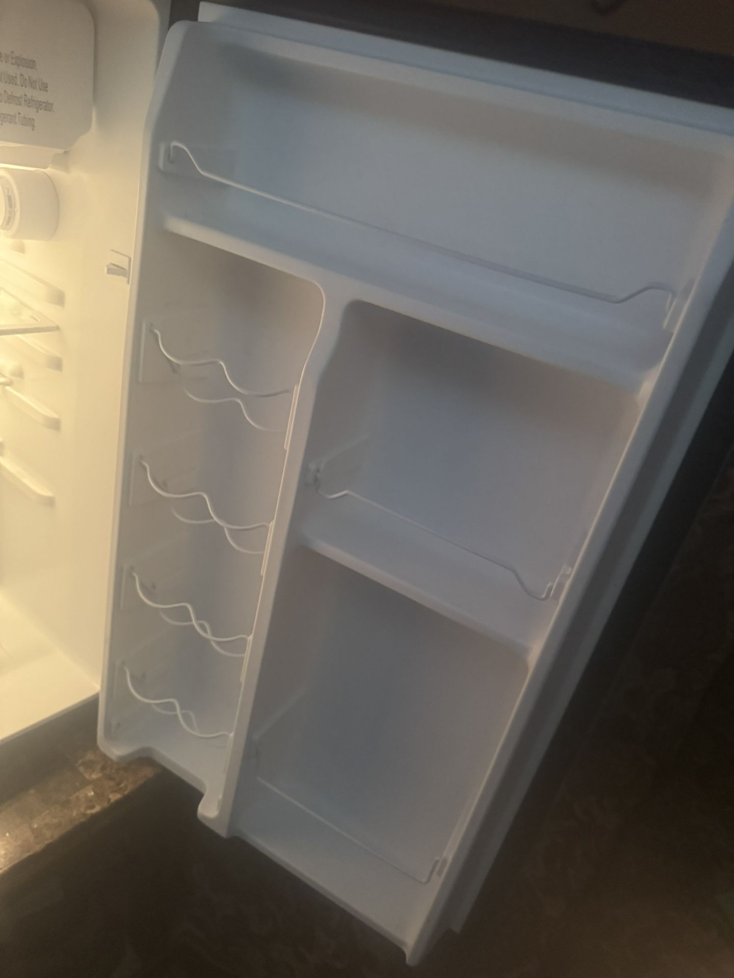 Whirlpool Small refrigerator