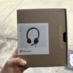 Microsoft Modern Wired Headset,On-Ear Stereo Headphones with Noise-Cancelling Microphone, USB-A Connectivity, In-Line Controls, PC/Mac/Laptop - Certif