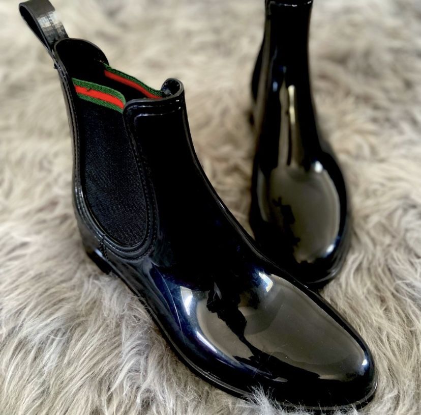 Authentic Gucci Rain Boots, size 37 (7 US) Signature Green & Red Gucci strip accent the top of the boot. Ankle length. Originally purchased from Saks 