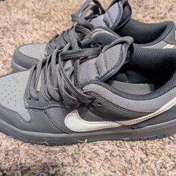 Women's Gray And White Leather Nikes Size 7 Worn 5 Times 