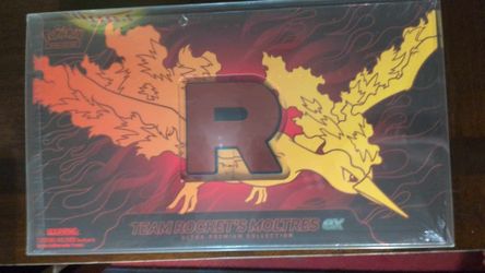Pokémon Team Rocket's Moltres ex Ultra Premium Collection
