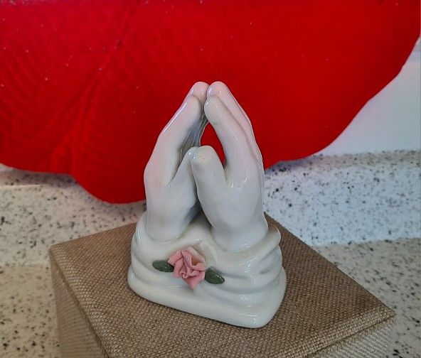 Vintage Ceramic  Praying Hands Figurine