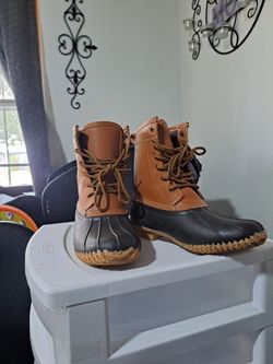 Size 7 boots New never worn.