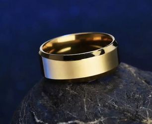 New 18 k yellow gold men’s wedding band