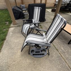 Outdoor Lounge Chairs & Table