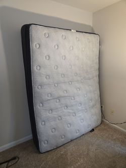 Queen Size Pillow Top Mattress