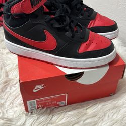 Nikes Youth 4 Fits Women’s 6