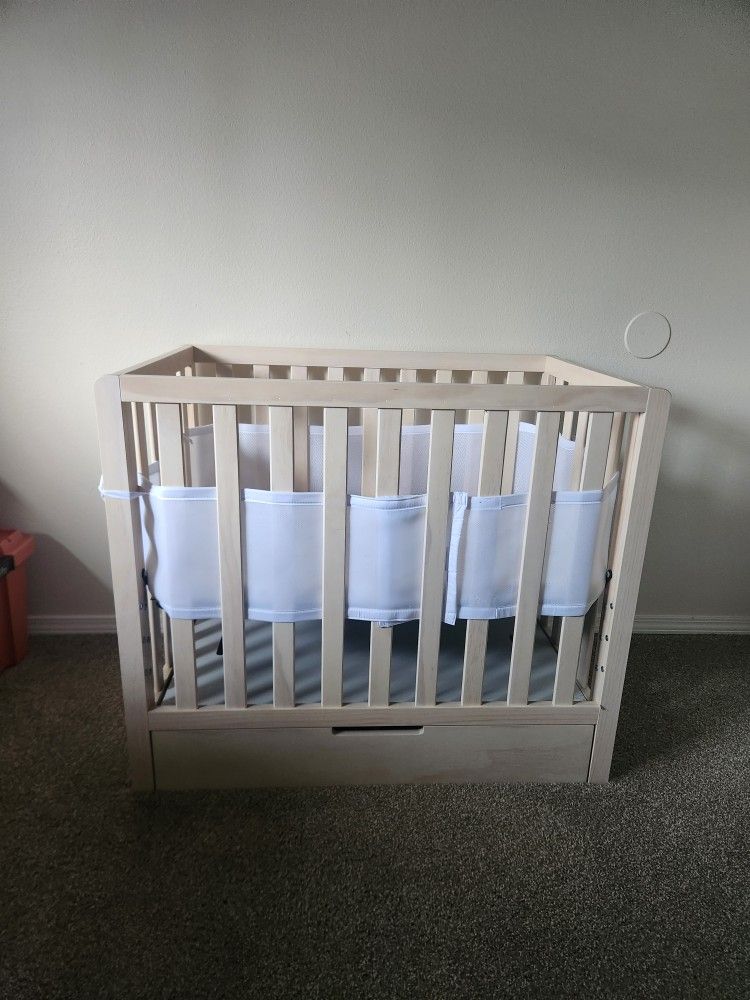 Carters By DaVinci 4 In 1 Convertable Crib