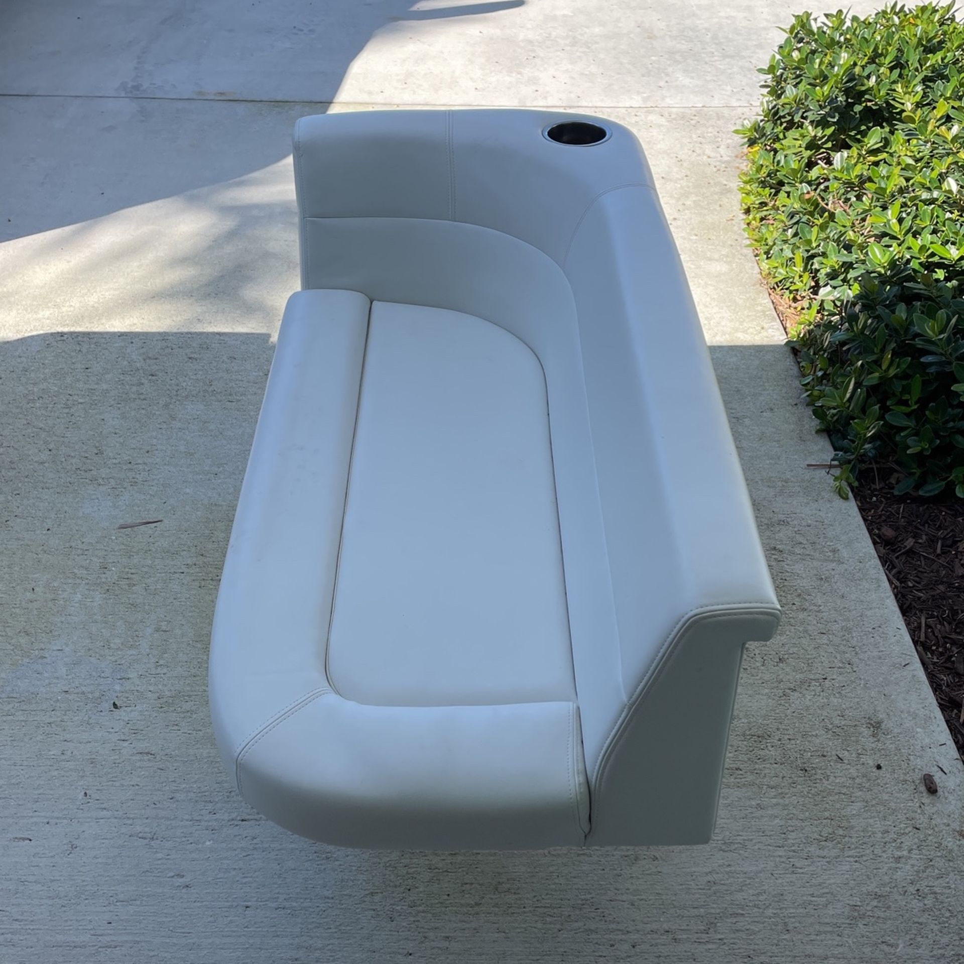 Rear Jump Seats for a Center Console Boat