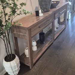 Table and Accessories