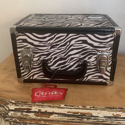 Makeup/Art CASE.      Brand New, Never Used.      ON SALE NOW 