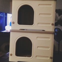 Plastic outdoor kitty house