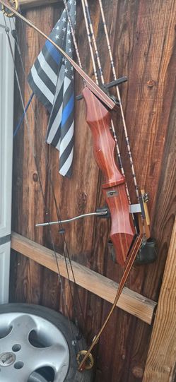 Vintage Warthog Magnum by Martin Compound Bow Made in USA Right Hand Pull 15lb