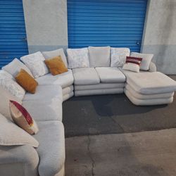 Comfortable Huge Sectional Couch 🛋 Very Nice 🛋 
