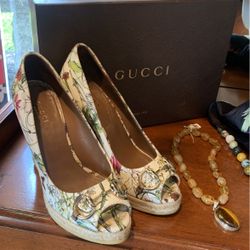 Authentic Gucci Size 36 Canvas Flora Shoes Worn Once