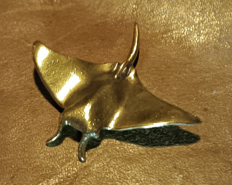 Manta Ray Figurine