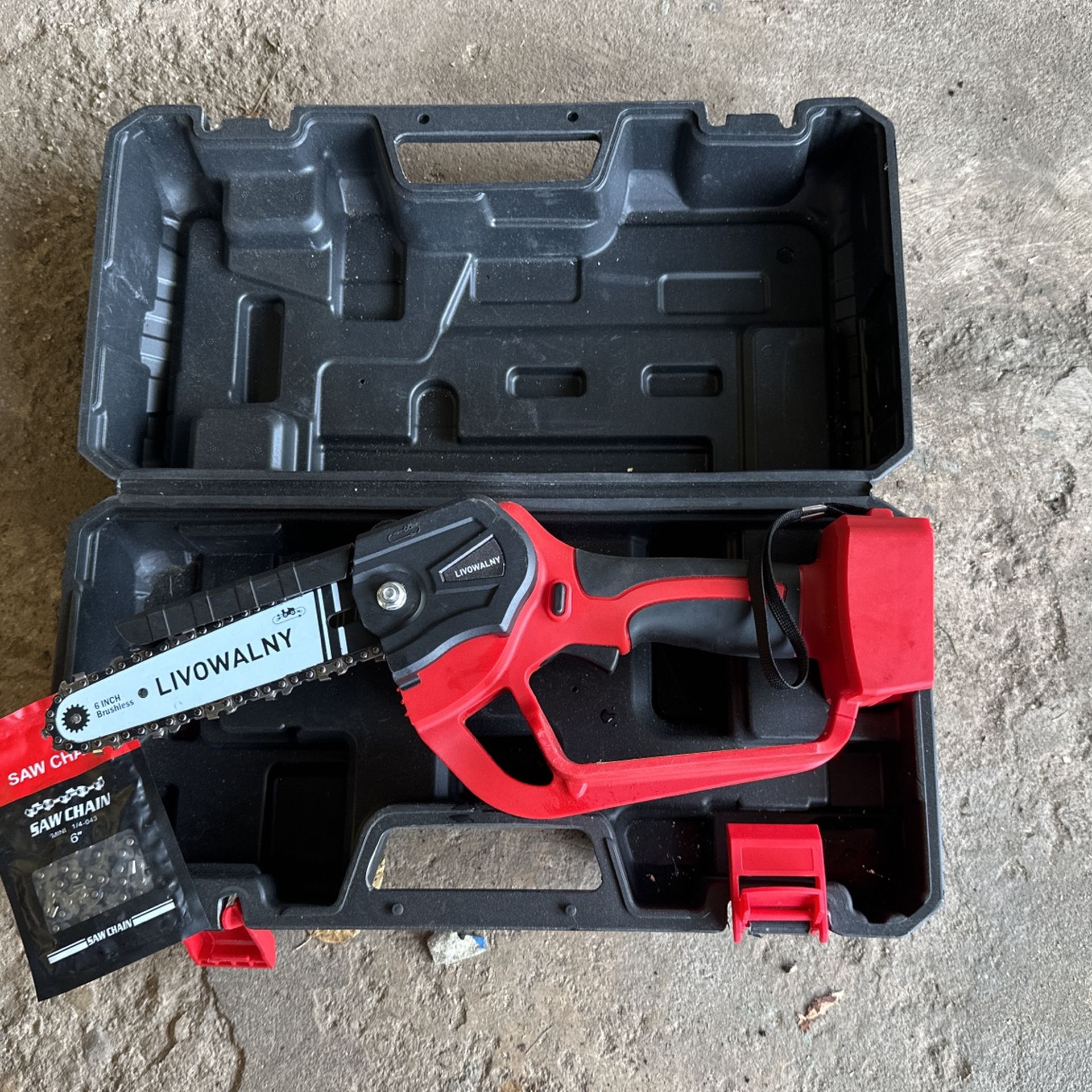 Brushless Chain Saw Uses Milwaukee Batteries