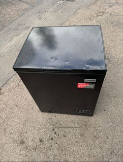 Freezing Deep Chest Garage Ready Free Local Delivery/30 Day Warranty