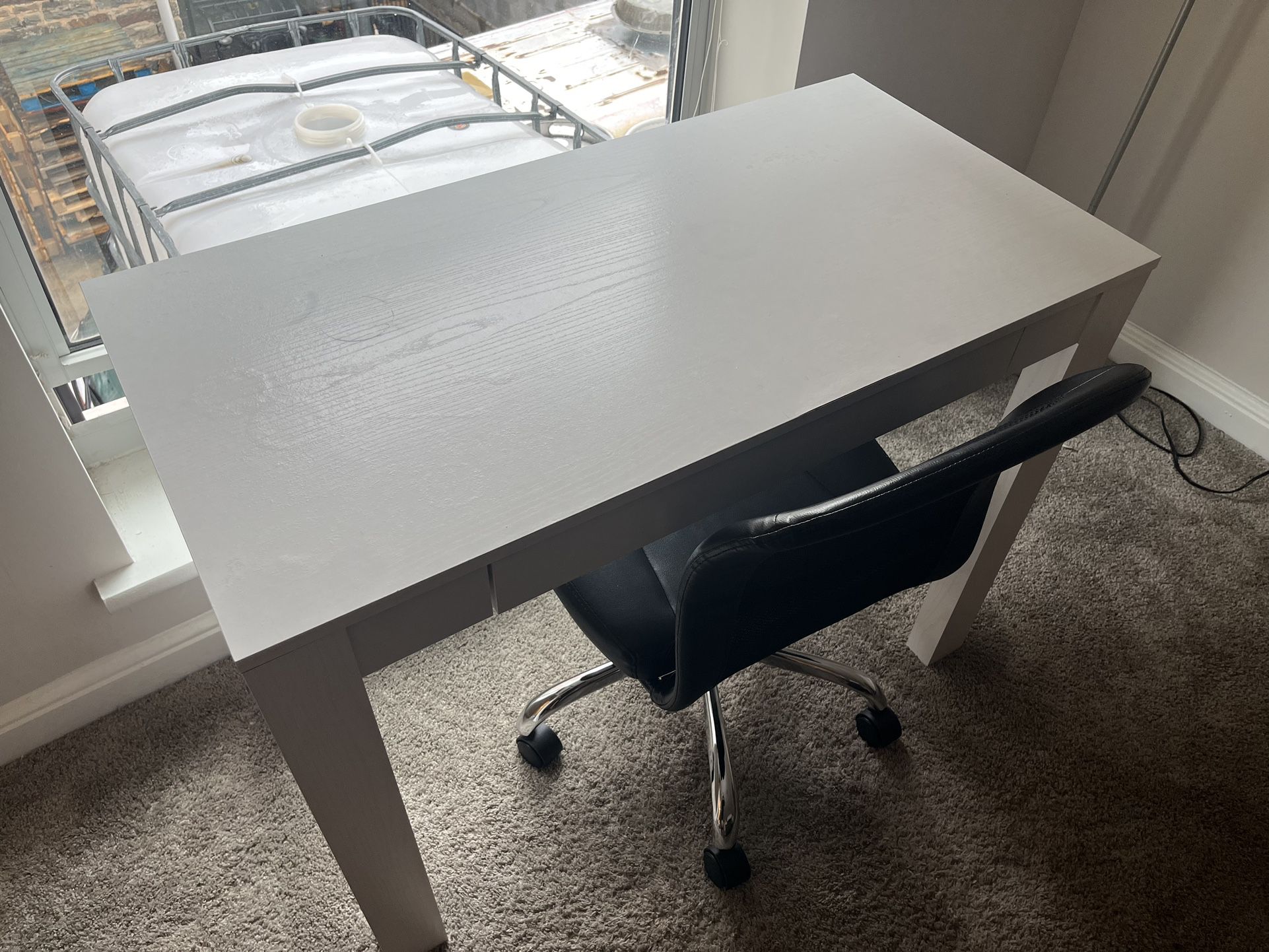 2 Desk  + Chair