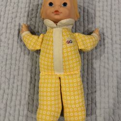 Vtg Fisher Price 1975 13" Honey Lap Sitter Baby Doll #208 Yellow Soft Cloth Body