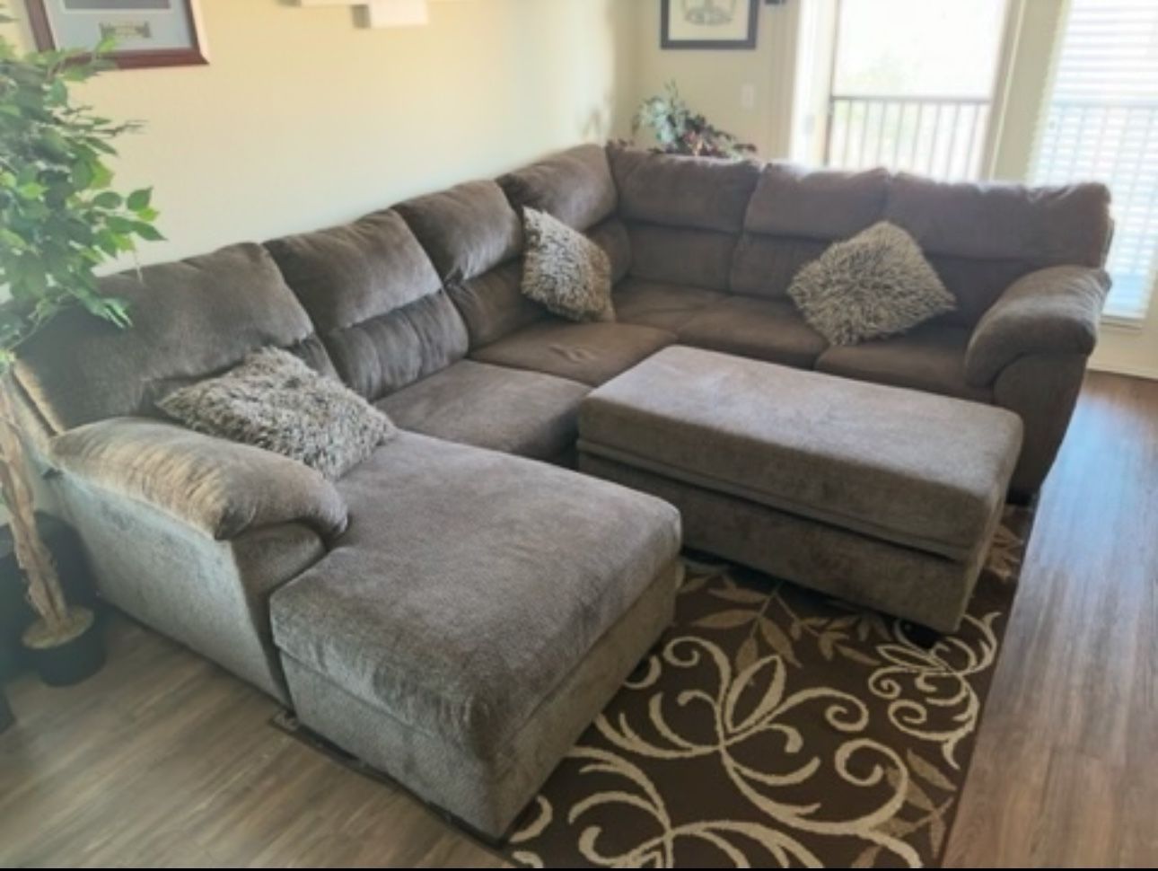 Large Comfortable Sectional Sofa with Ottoman