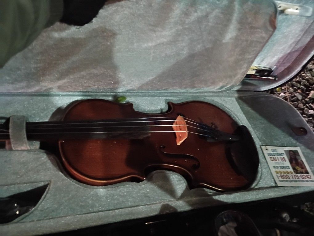 BRAND NEW KENNEDY VIOLIN W/ PORTLAND  CASE