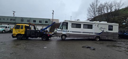 UD Tow Truck