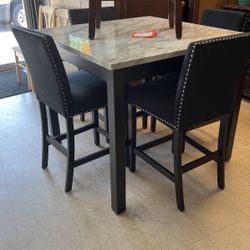 Brand new dinette, 699