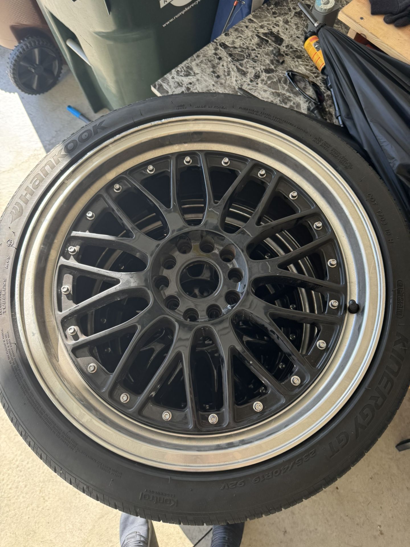HANKOOK    235/40R19.  92V