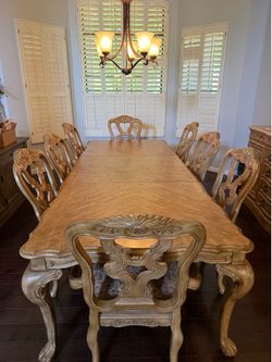 Bernhardt Extendable Dining Room Table and 8 Chairs
