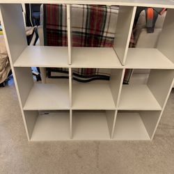Storage cube organized
