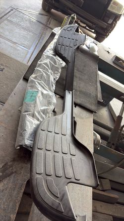 2000/2006 Chevy bumper pad both