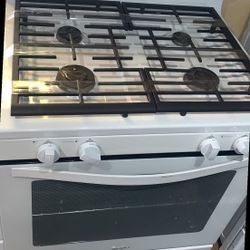 WHIRLPOOL WFG320M0BW 30-in 4 Burners 5.1-cu ft Freestanding Range