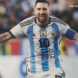 Lionel Messi  Signed Color Photo 8 X 10