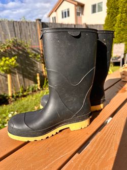 Black Rain Boots – Boys' Size 1