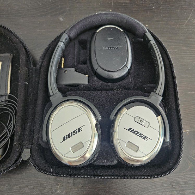 Bose Quiet Comfort Noise Canceling Headphones 