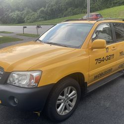 Yellow Cab With Worcester Medallion 