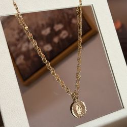 Cadena Valentino largo 22 y dije de virgen en oro real 14K