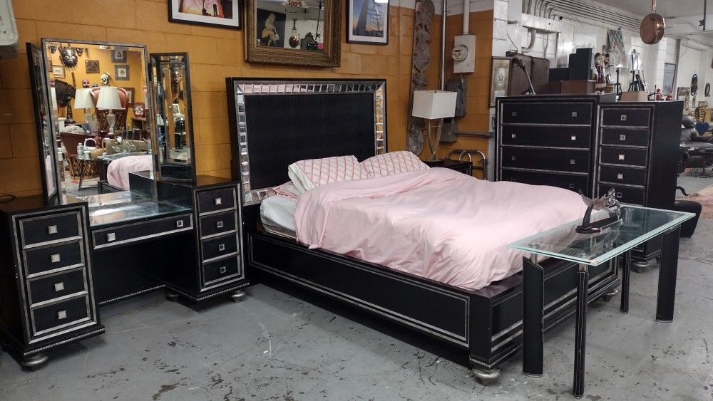 Queen Size Monterrey Panel Bedroom Set (Black Pearl) by Flexsteel for sale 🛏️