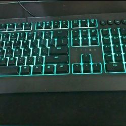 Razer Gaming Bundle Keyboard, Mouse, Gaming Pad, Headphones