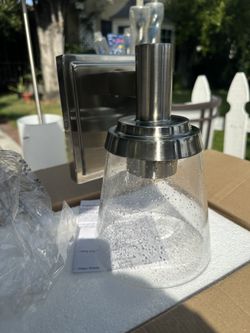 1 Light Fixture