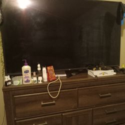 76 Inch LG Flat Screen Tv