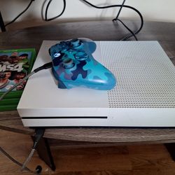 *Wichita, KS Local Pick Up Only* Xbox ONE S BUNDLE With New Headset And Controller