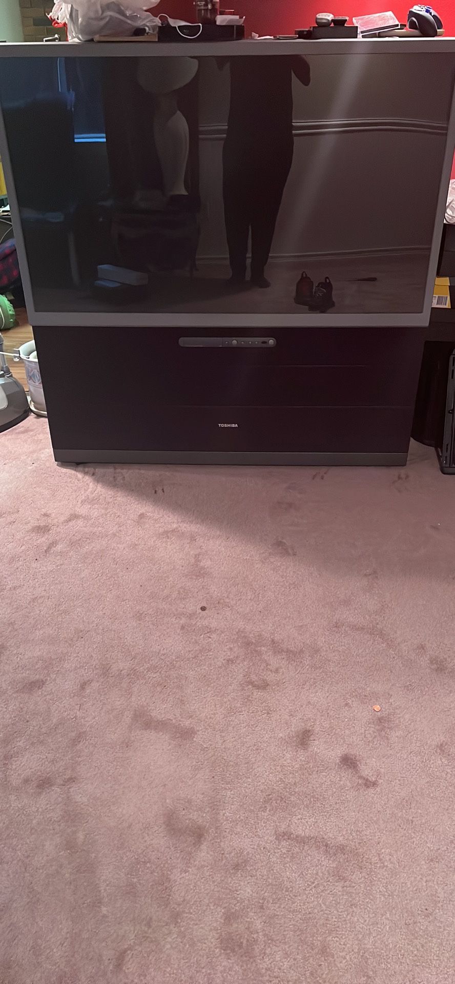 OG Toshiba Big Screen! BUILT-IN HD, RCA’s Only! Works Fine Perfect For Game Room Or Garage! Freeeeeee!